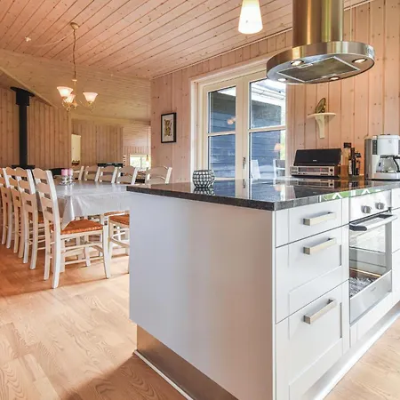 3 Bedroom Cozy In Nyaraló Martofte